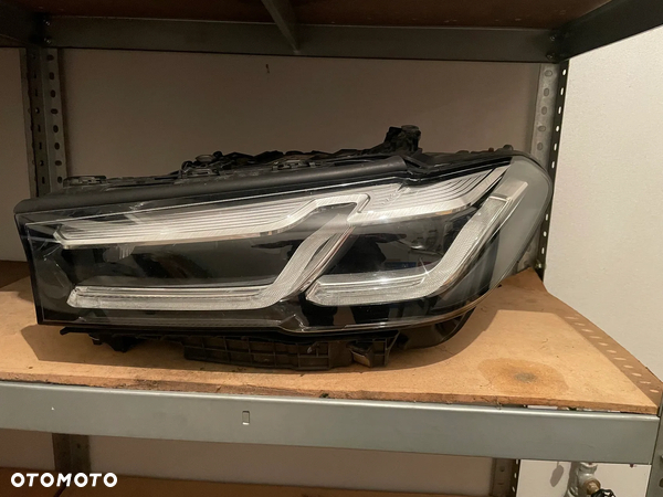 BMW 5 G30 G31 Lampa reflektor lewy igła.  9850581
