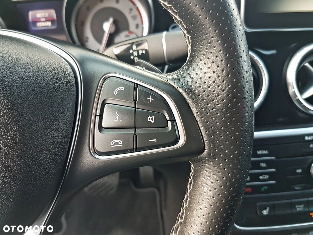 Mercedes-Benz CLA 200 7G-DCT AMG Line - 18