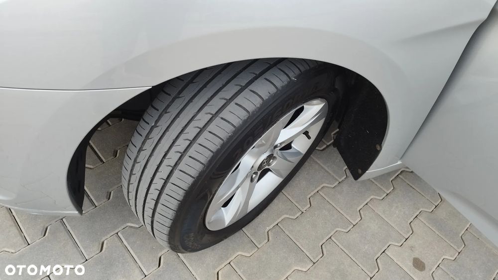 Hyundai i40 Kombi blue 1.6 Family - 23