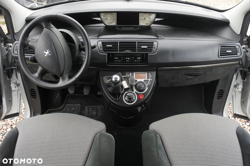 Peugeot 807 HDi 160 Style - 14