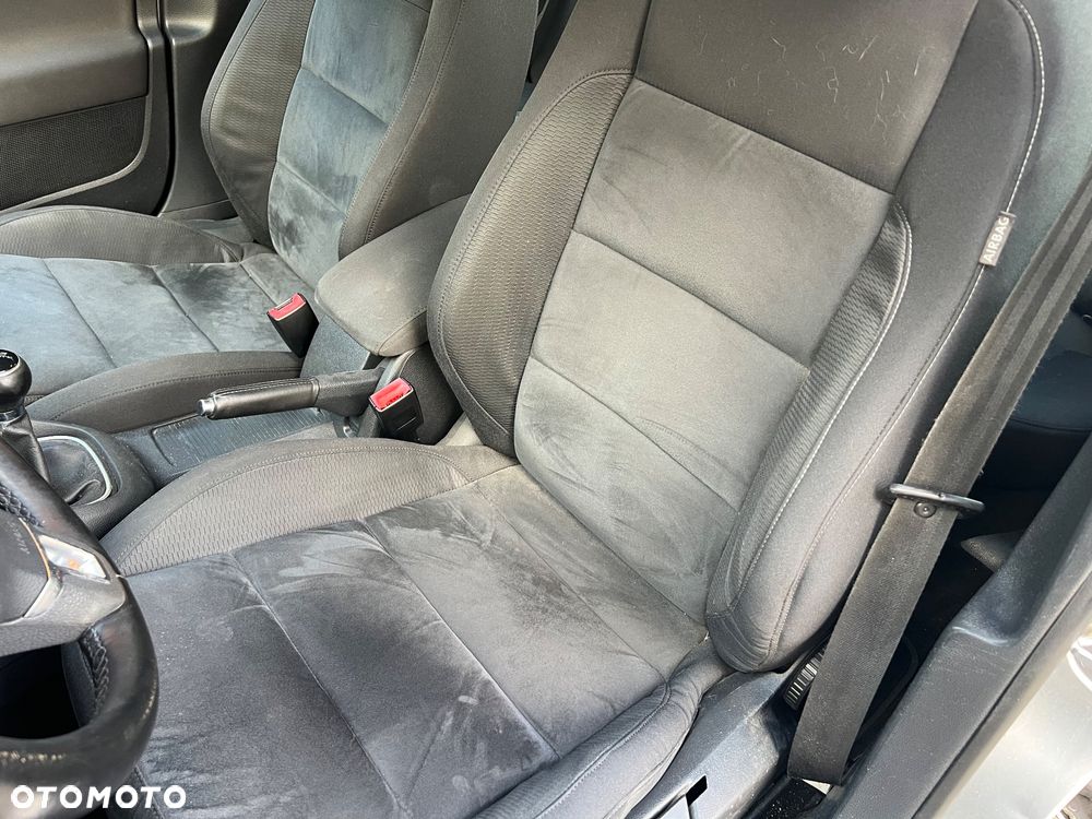 Volkswagen Golf 1.6 TDI DPF Highline - 25