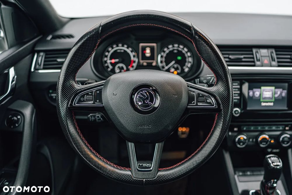 Skoda Octavia 2.0 TDI DSG RS - 25
