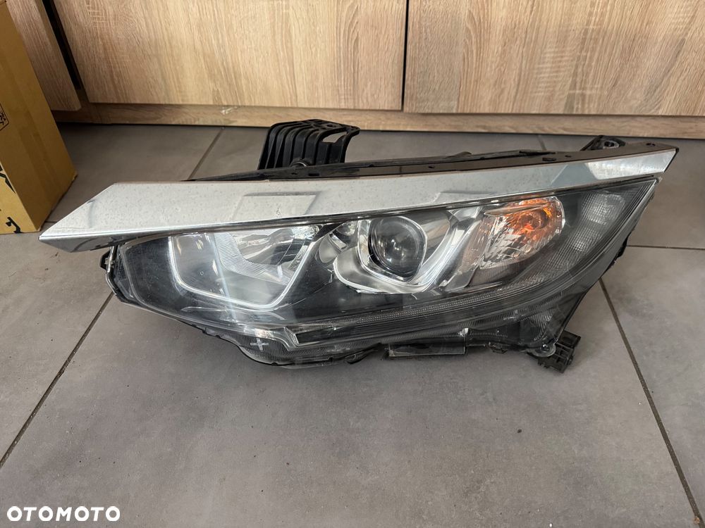 Honda Civic X reflektor przód - 1