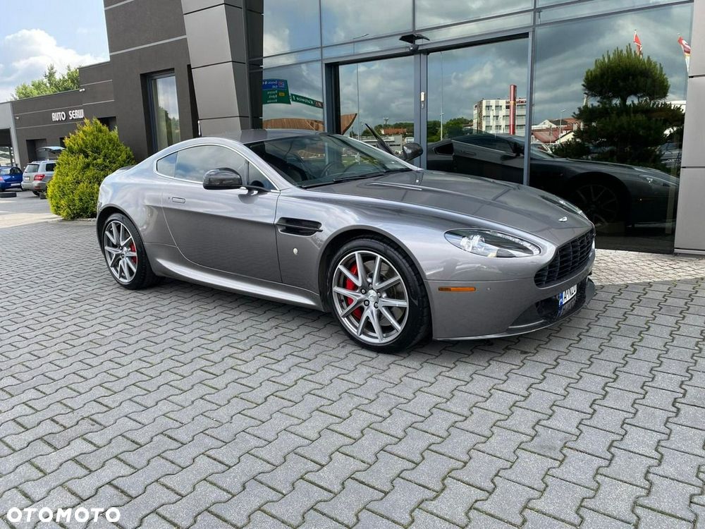 Aston Martin V8 Vantage - 4