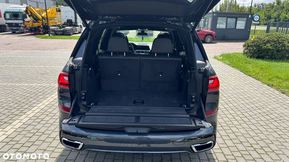 BMW X7 M50i sport - 36