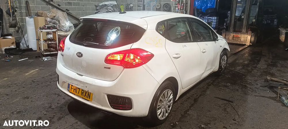 Dezmembrari / Dezmembrez Kia Ceed (JD) 1.4 CRDi D4FC cutie viteze manuala cod culoare Tricoat White Pearl - 2