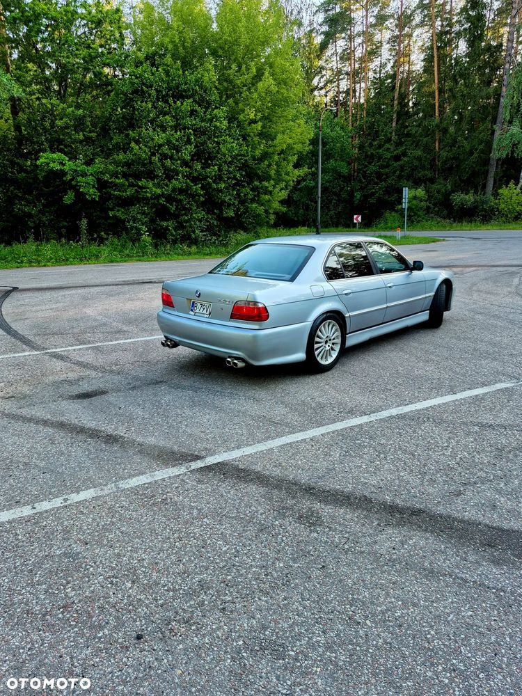 BMW Seria 7 740i - 11