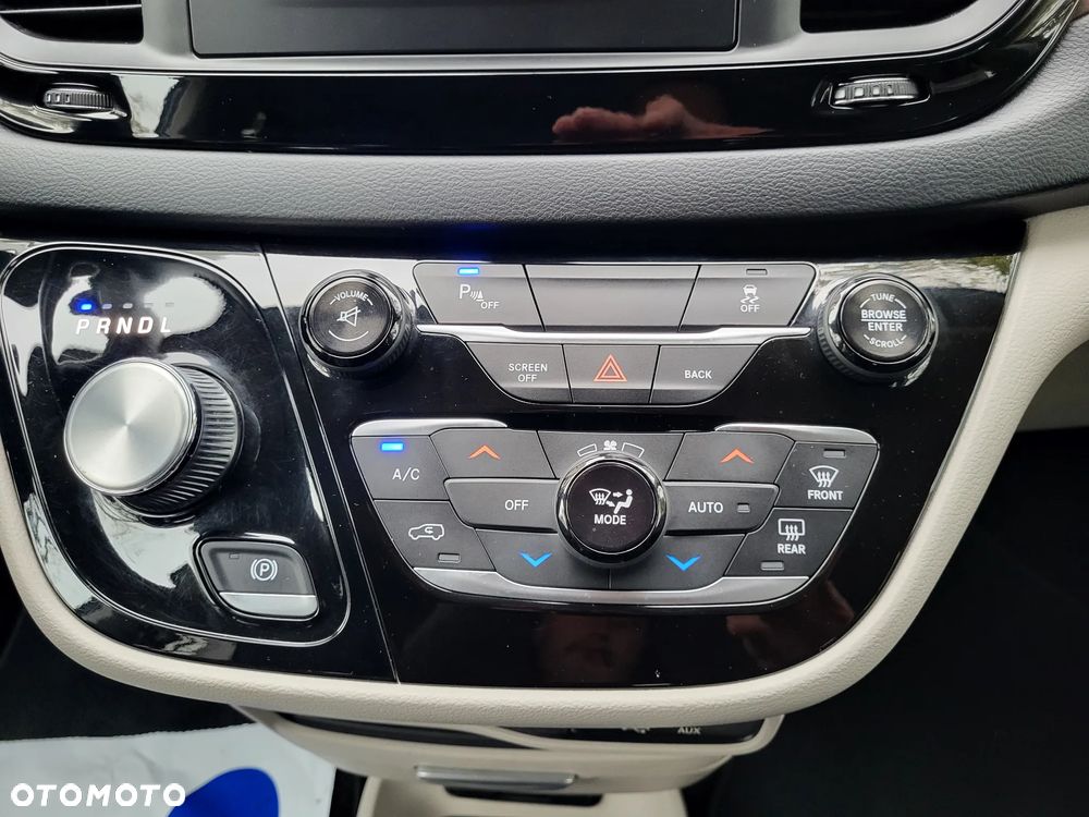 Chrysler Pacifica - 15