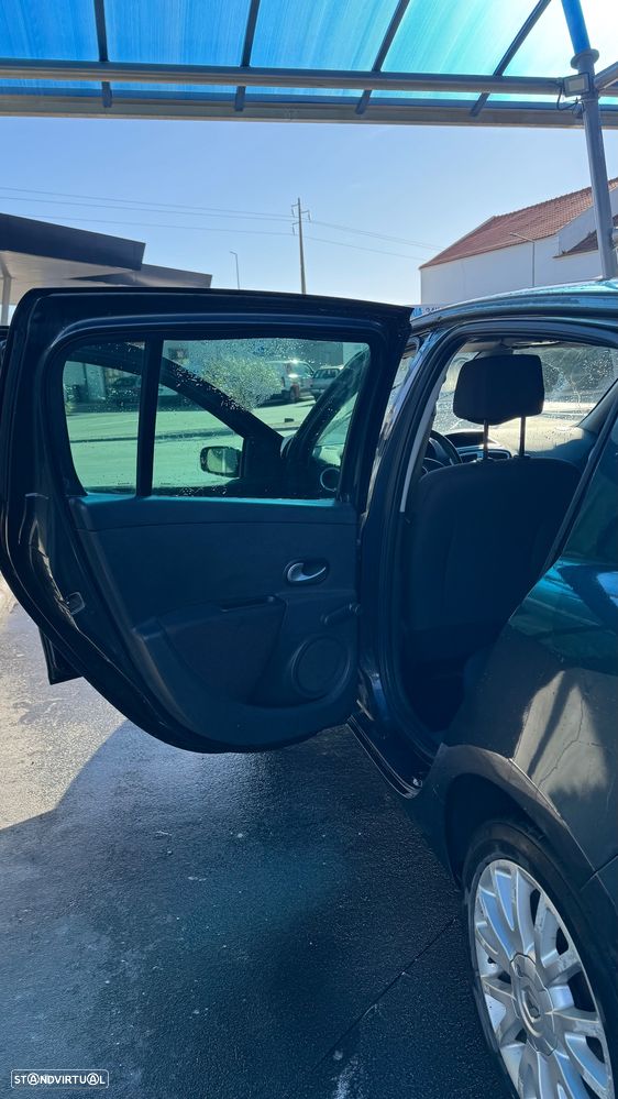 Renault Clio 1.2 16V Confort - 25