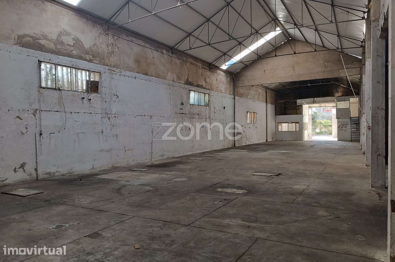 ARMAZÉM com 423m² em Custóias – Localização Estratégica - Grande imagem: 2/15