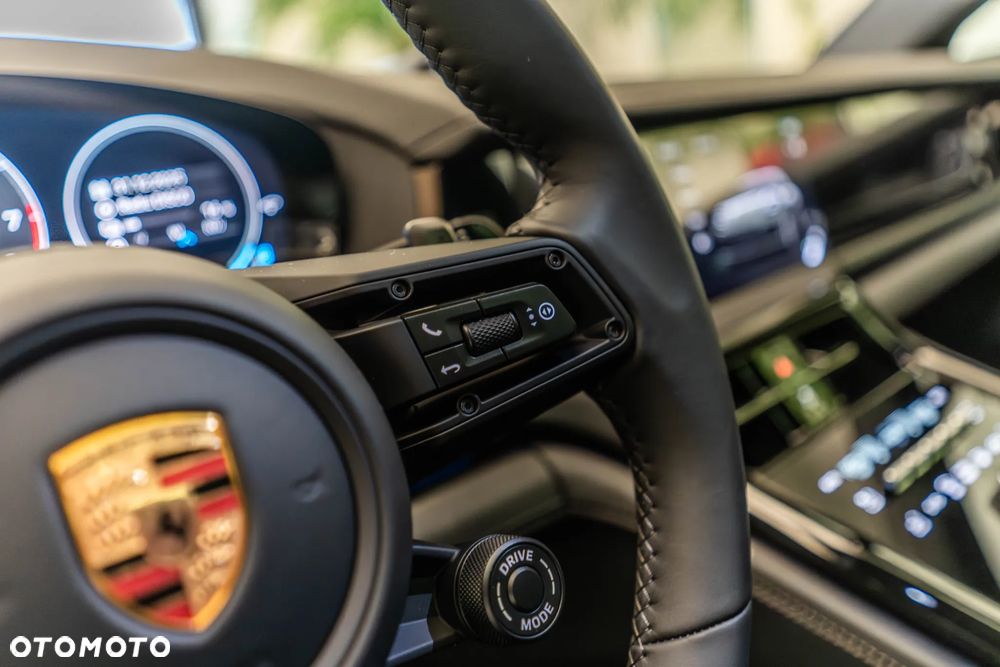 Porsche Panamera 4 E-Hybrid PHEV - 16