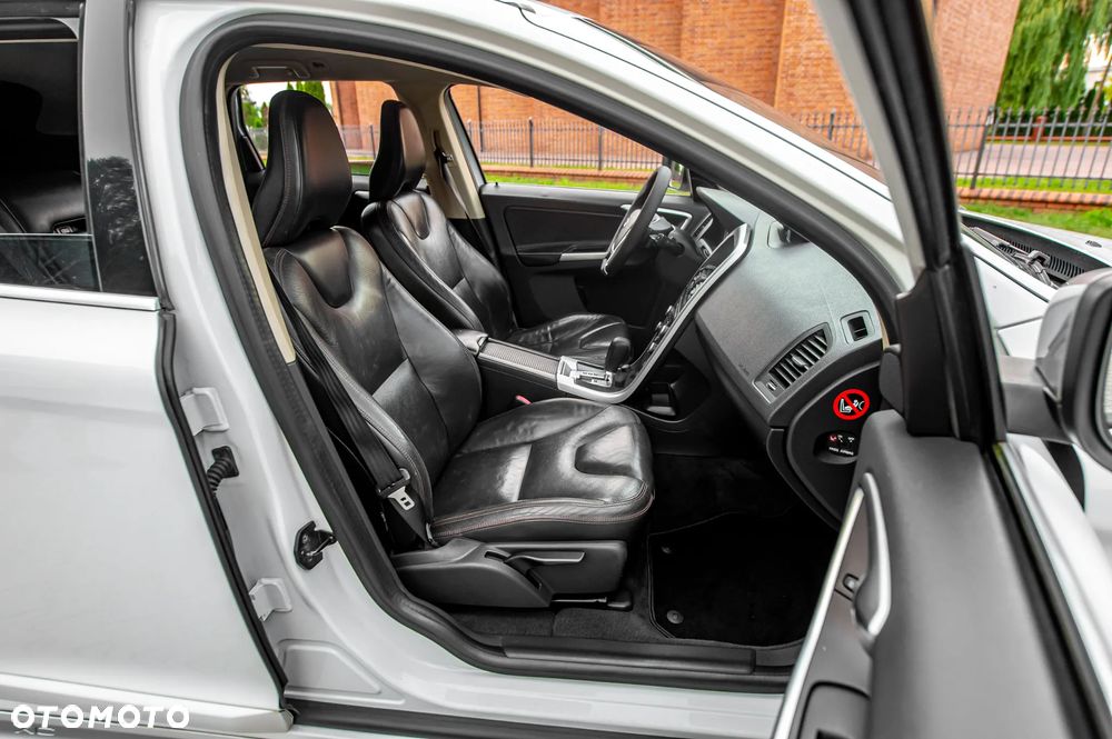 Volvo XC 60 D5 AWD RDesign - 7