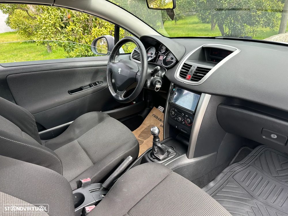 Peugeot 207 CC 1.6 SE 200 Anos - 40