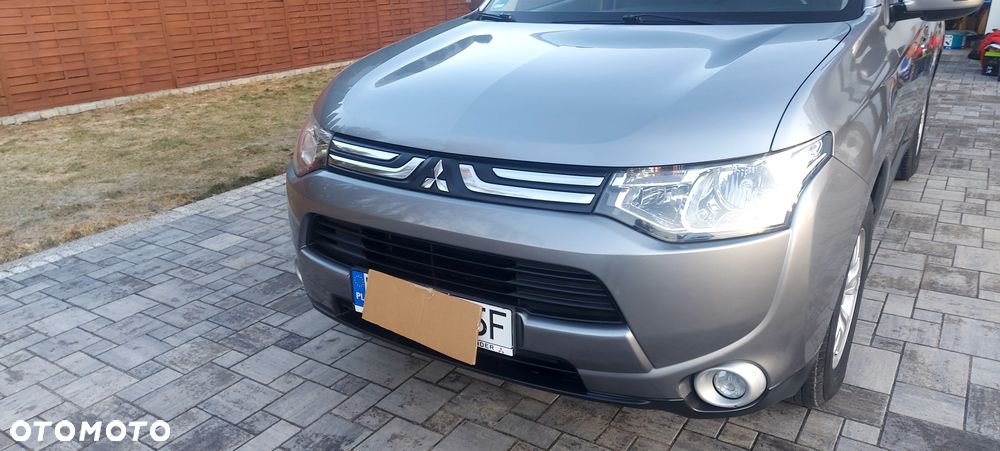 Mitsubishi Outlander - 2