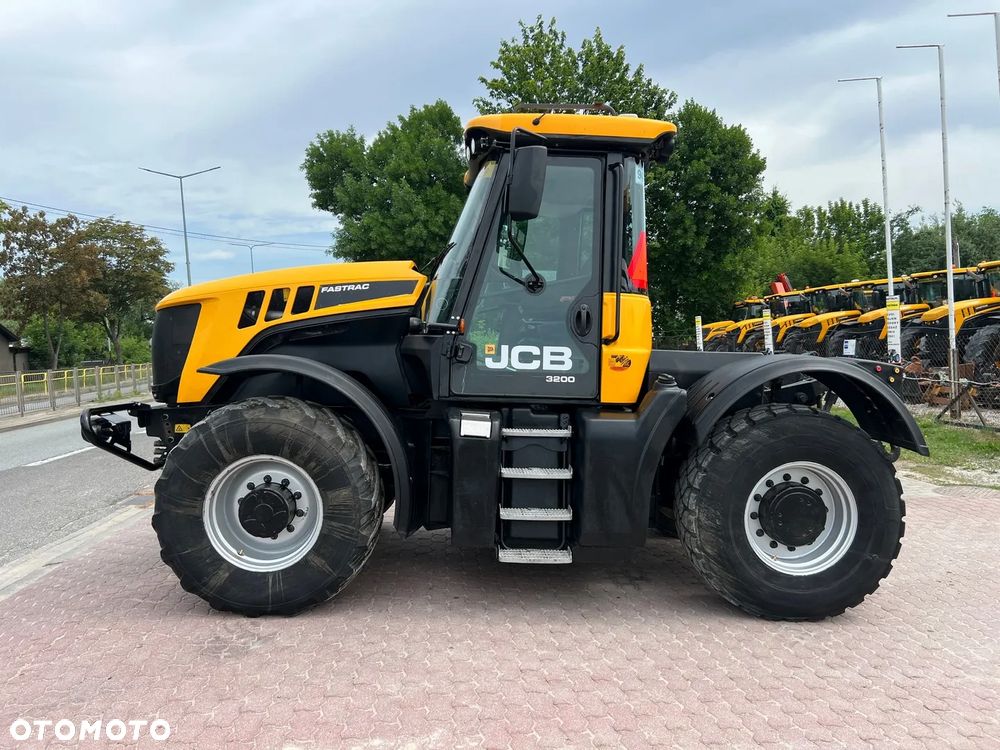 JCB Fastrac 3200 Sisu Xtra - 2