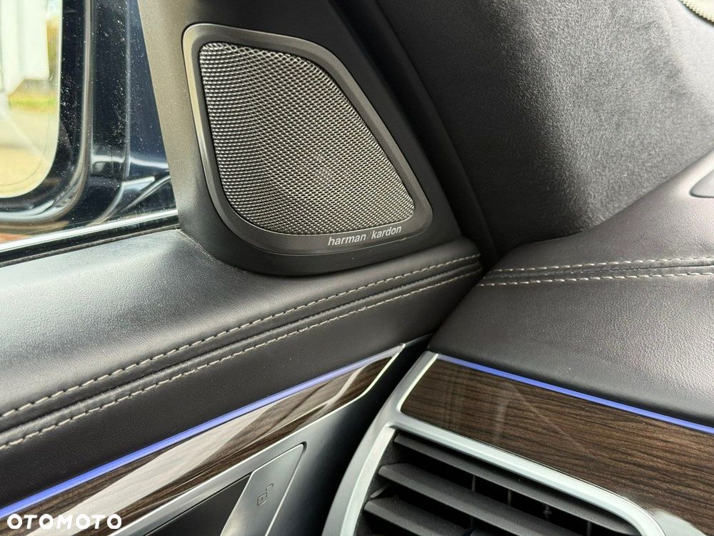 BMW Seria 7 750i xDrive sport - 29