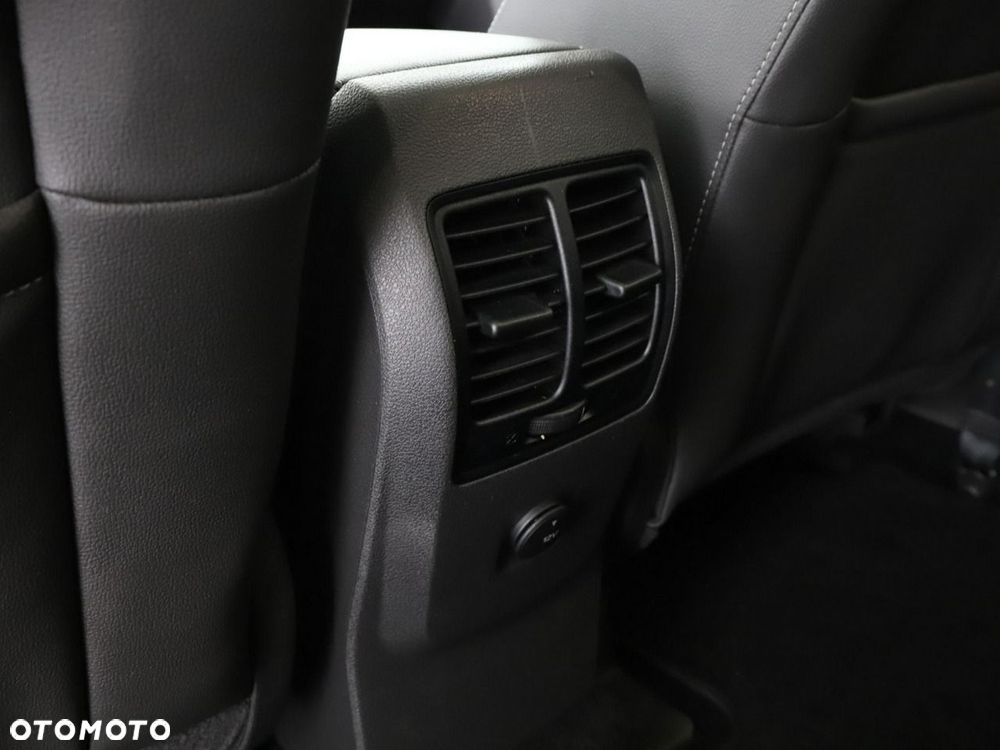 Ford Kuga 2.0 TDCi 2x4 Titanium - 34