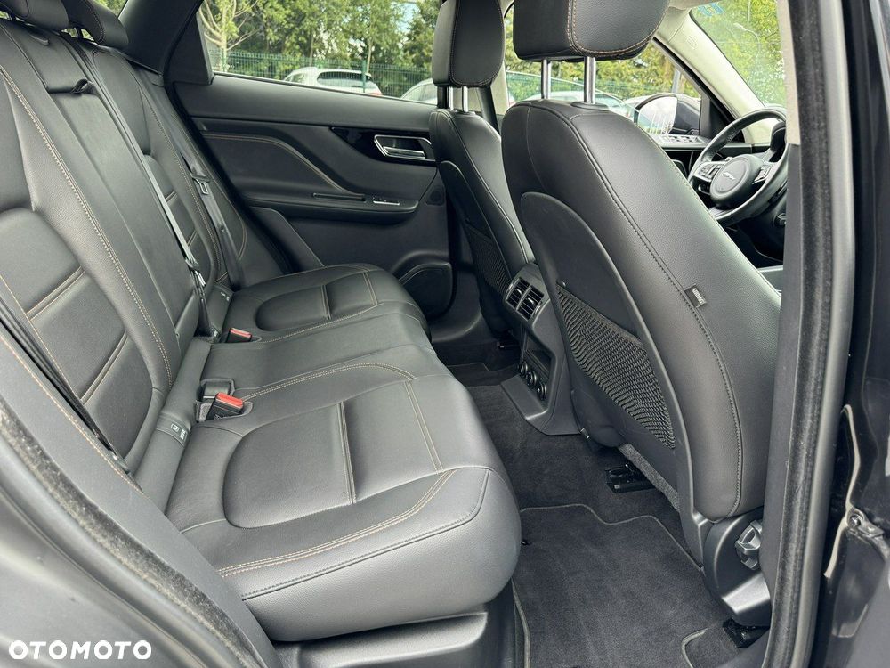 Jaguar F-Pace 2.0 i4D AWD Prestige - 32