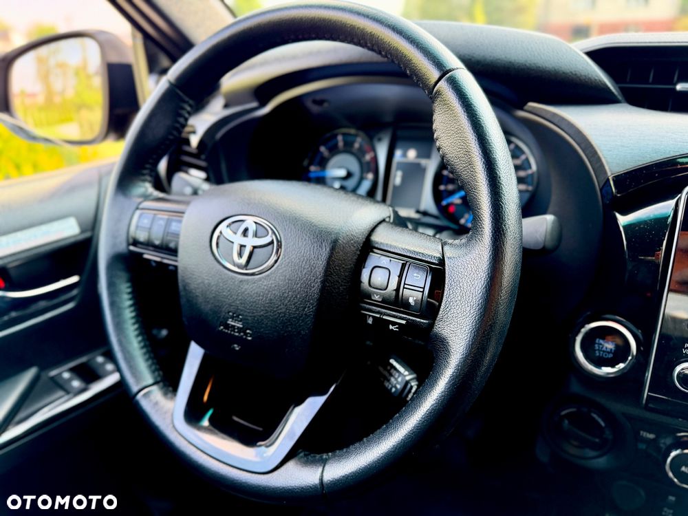 Toyota Hilux 2.8 D-4D Double Cab Invincible Sport 4x4 - 25