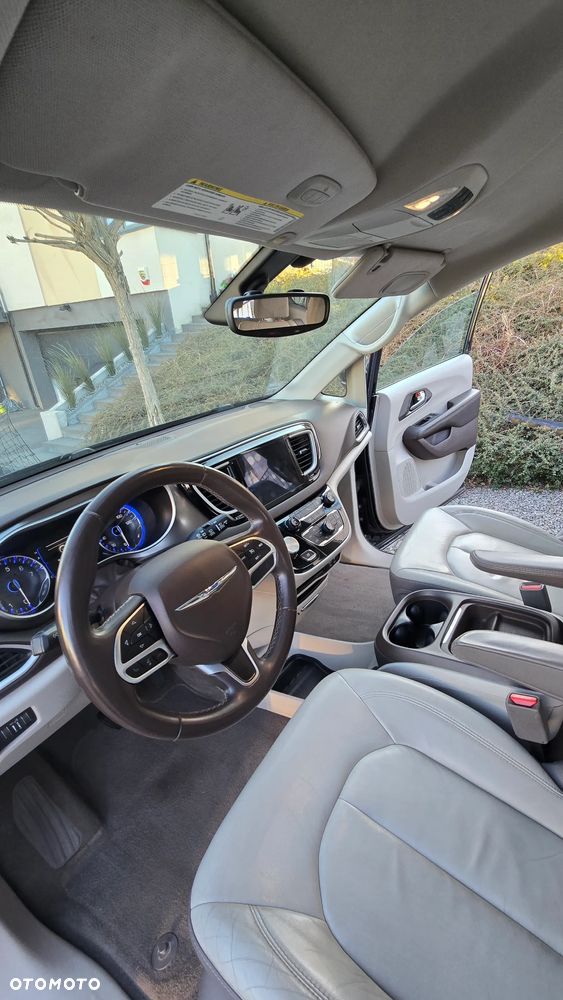 Chrysler Pacifica - 10