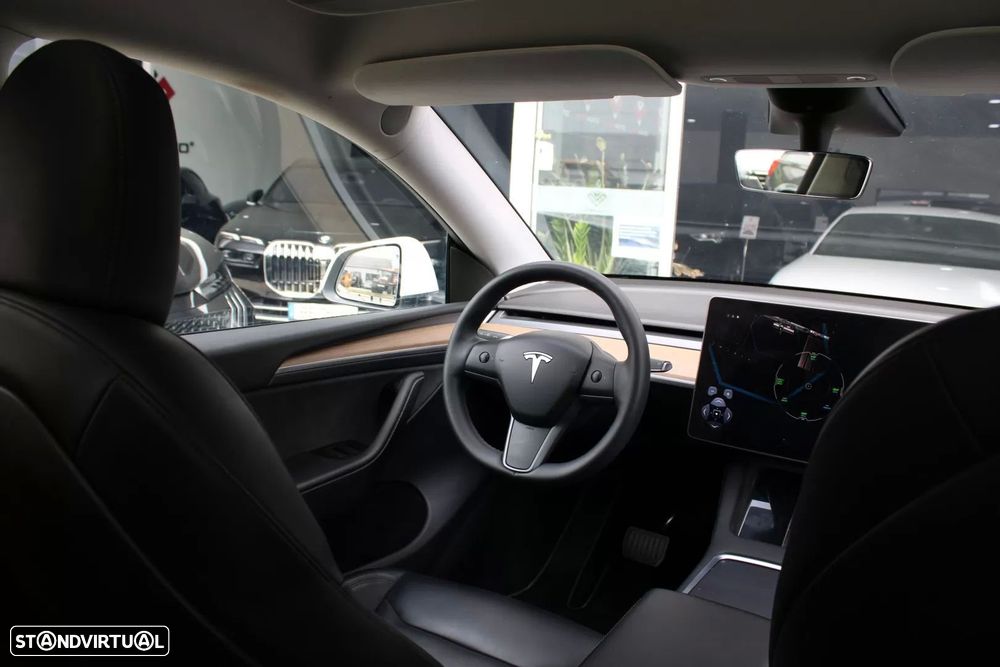 Tesla Model Y Standard — fotografia 6