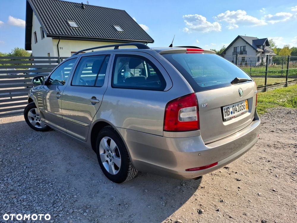 Skoda Octavia 1.6 Combi Style - 6