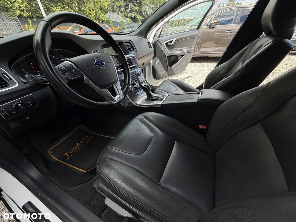 Volvo V60 Cross Country D3 Geartronic Summum - 19