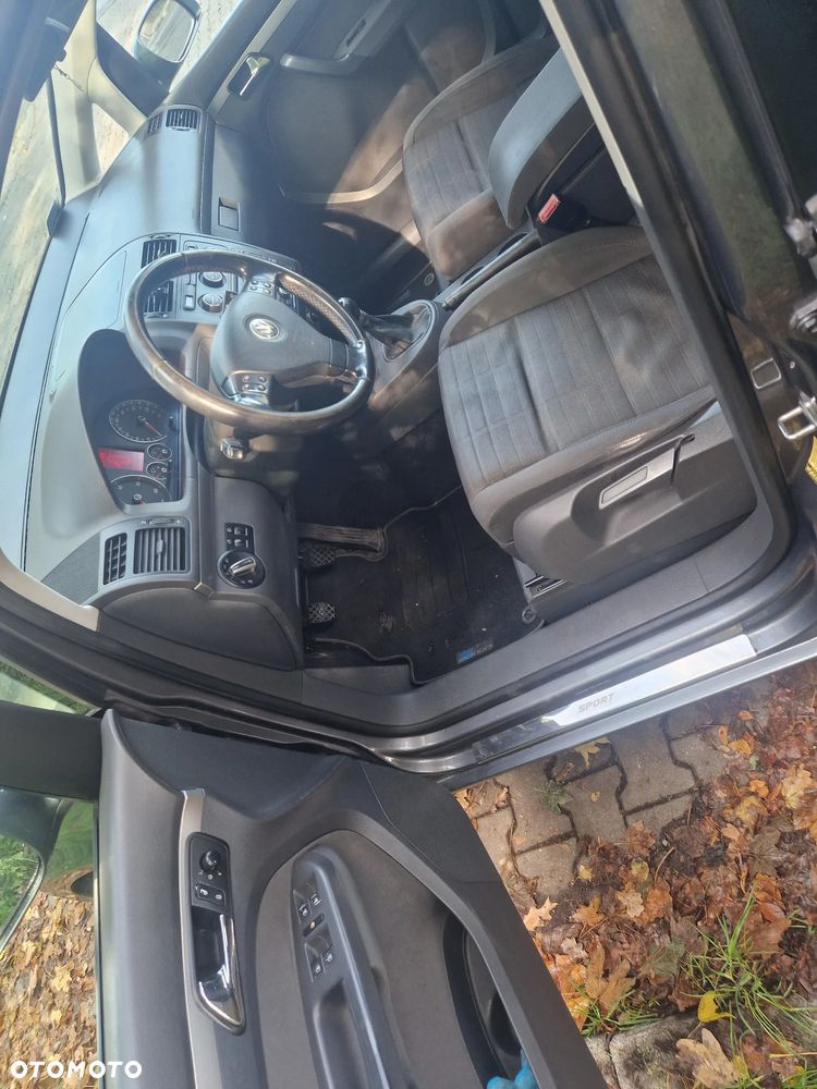 Volkswagen Touran - 15