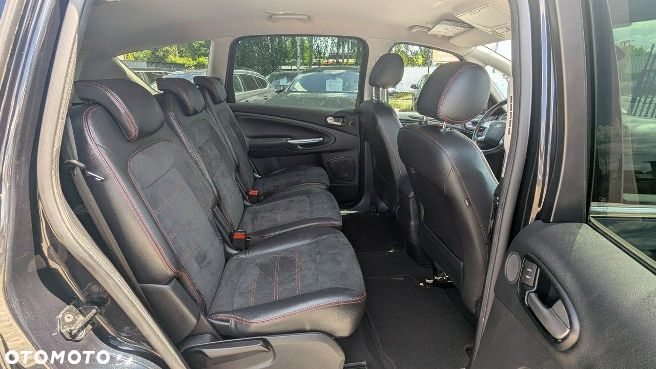 Ford S-Max - 17