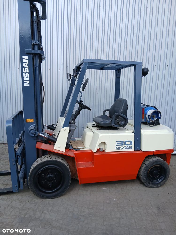 Nissan - 2