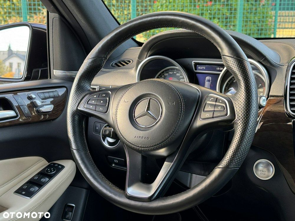 Mercedes-Benz GLS - 28