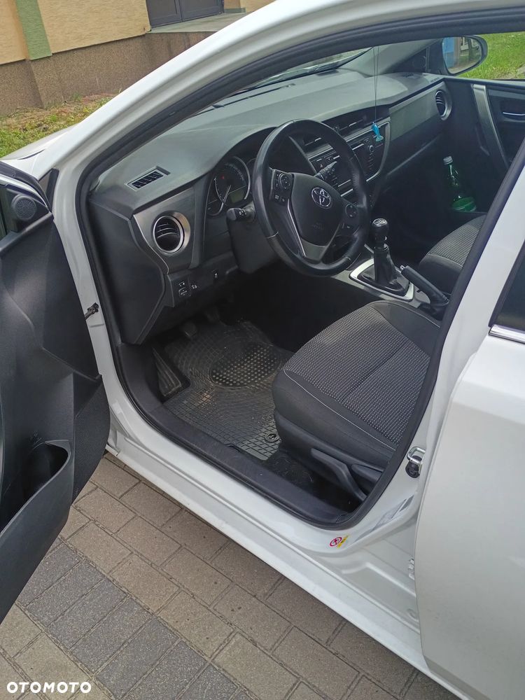 Toyota Auris 1.6 Premium - 4