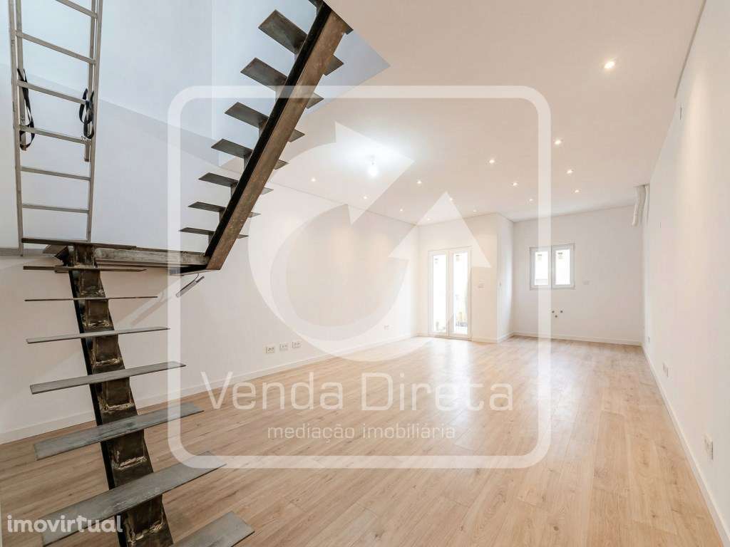 Moradia T4 Duplex com Logradouro perto da Estação Fluvial do Barreiro. - Grande imagem: 4/23