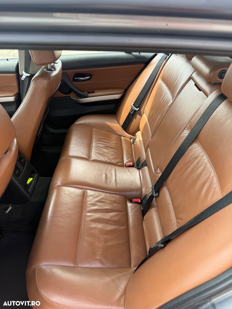BMW Seria 3 318d Touring - 9
