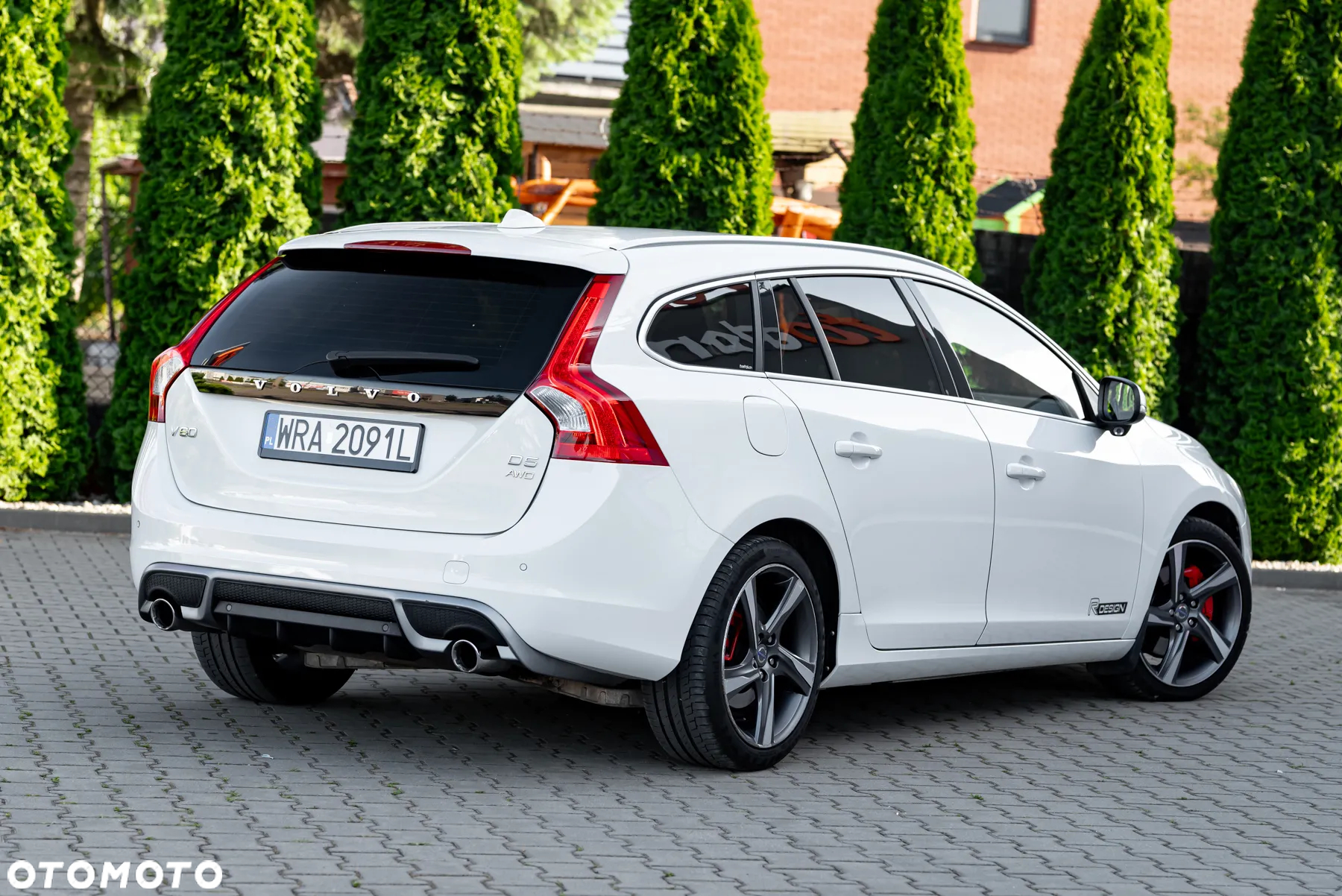 Volvo V60 D5 AWD R-Design - 9