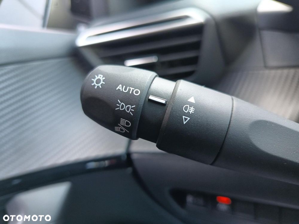 Peugeot 2008 1.2 PureTech Allure Pack S&S - 20