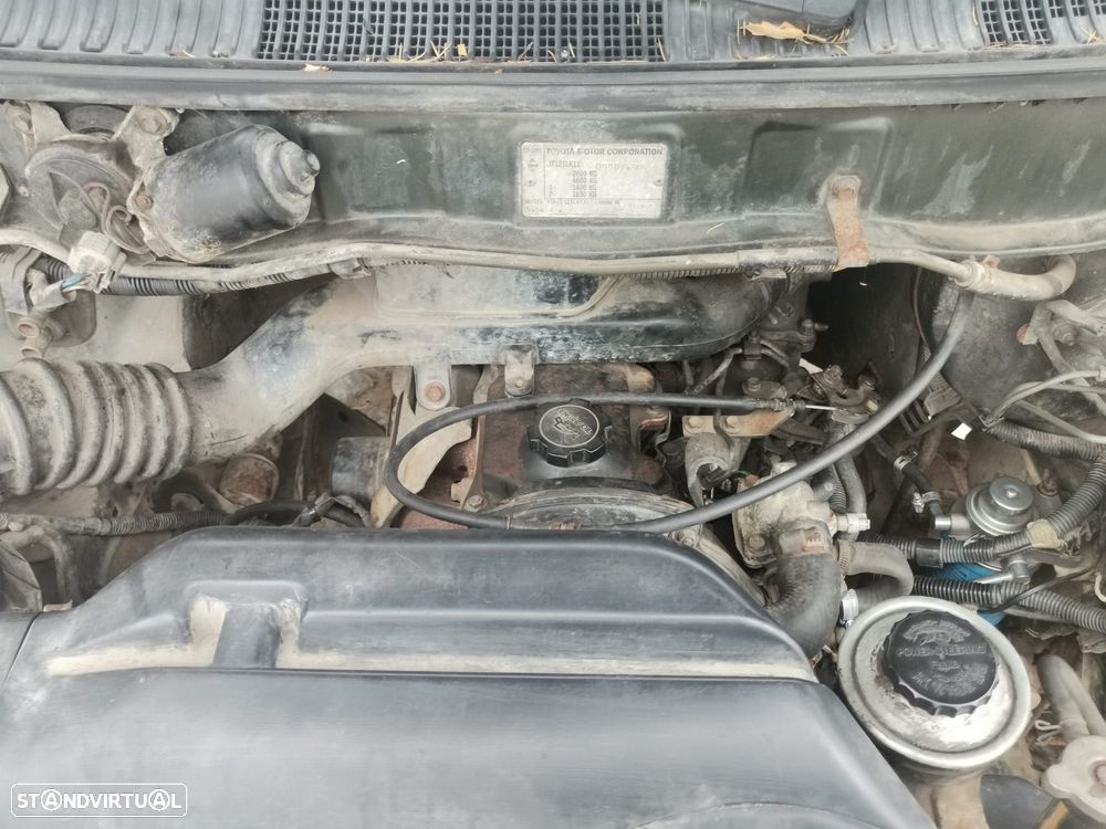 Toyota HiAce - 7