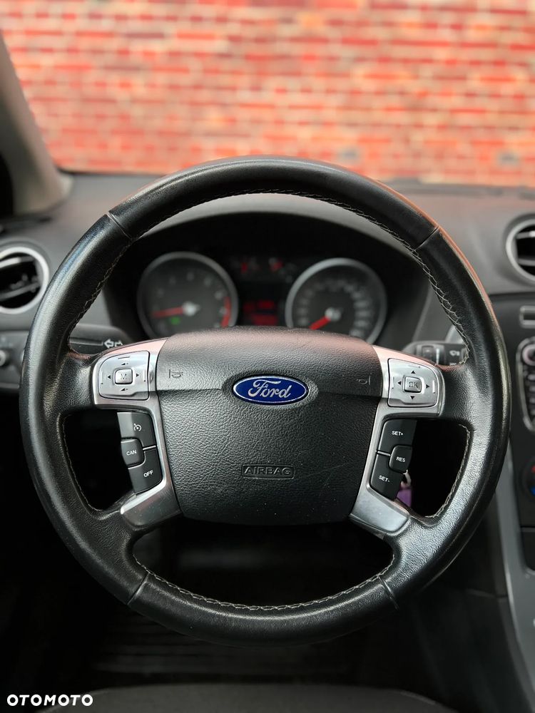 Ford Mondeo - 34
