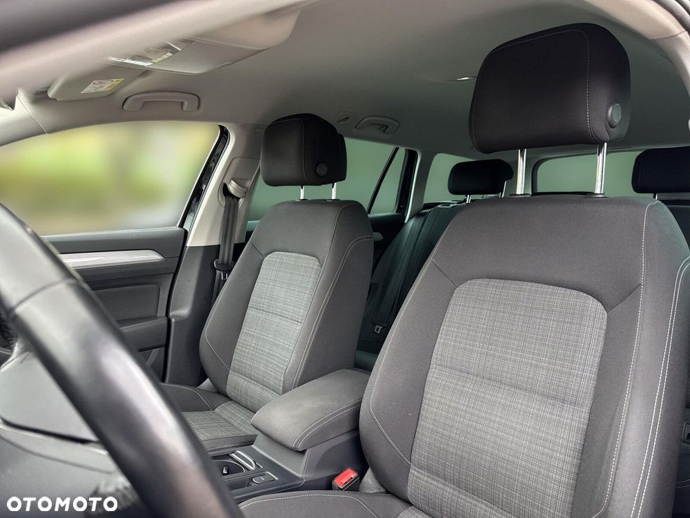 Volkswagen Passat - 11