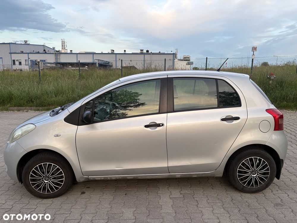 Toyota Yaris - 4