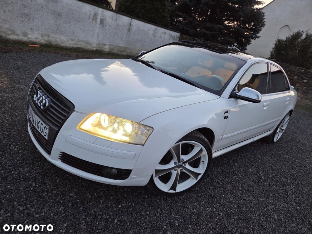 Audi A8 4.2 Quattro - 1