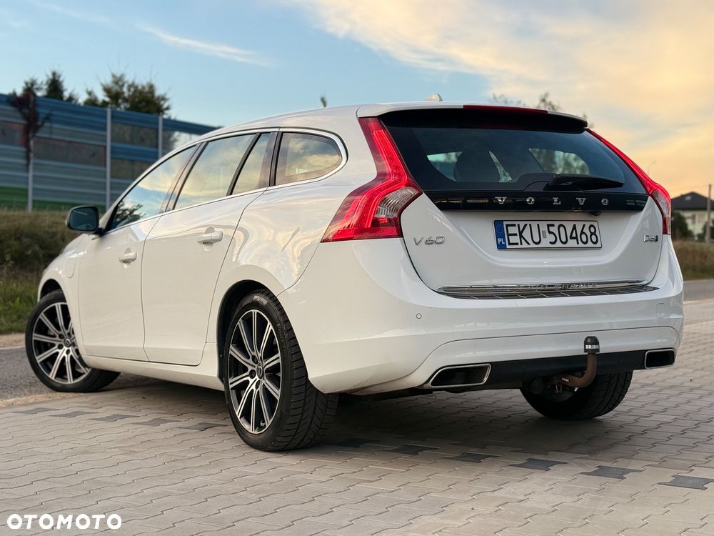 Volvo V60 D6 AWD Plug-in Hybrid Summum - 9