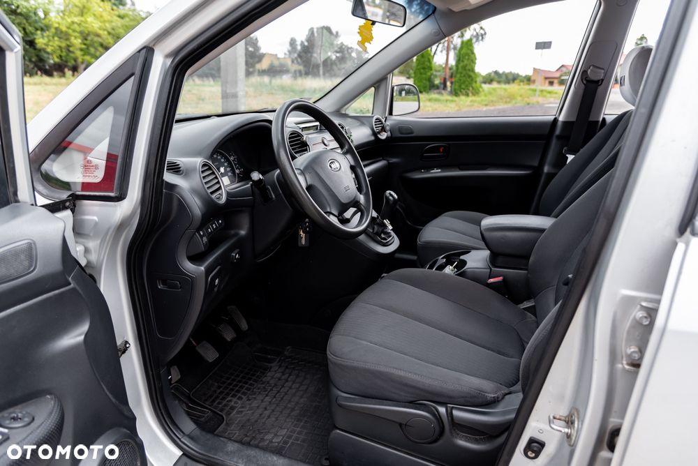 Kia Carens 2.0 EX - 17
