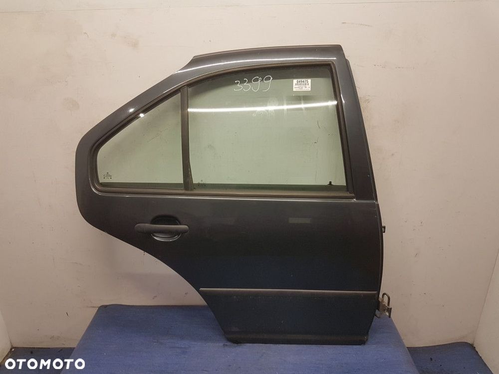 VOLKSWAGEN BORA DRZWI TYŁ PRAWE - 1
