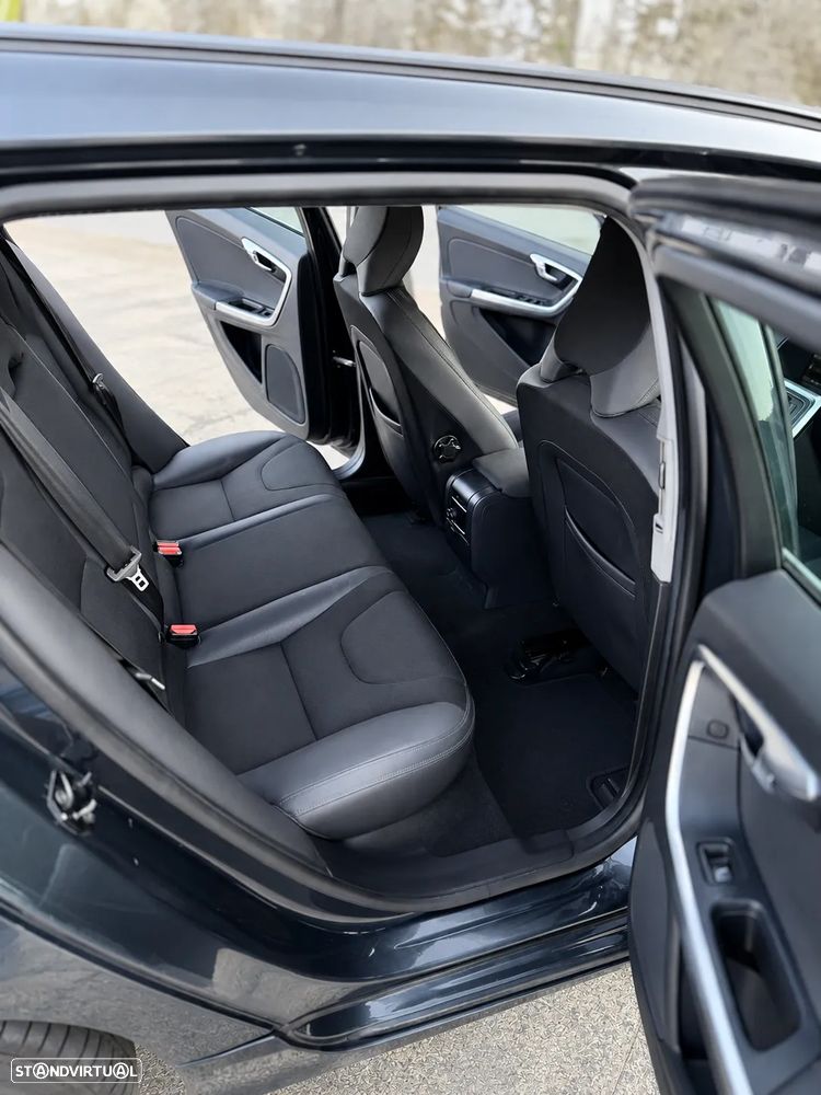 Volvo V60 1.6 D2 Drive Momentum Start/Stop - 8