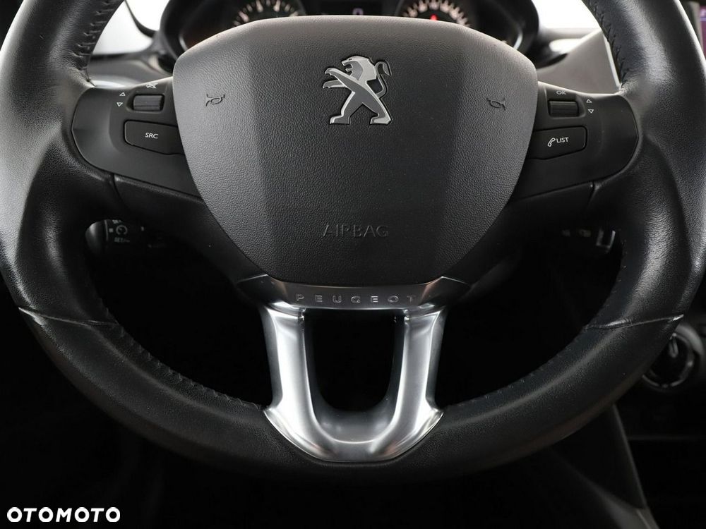 Peugeot 2008 1.2 Pure Tech Style S&S - 22