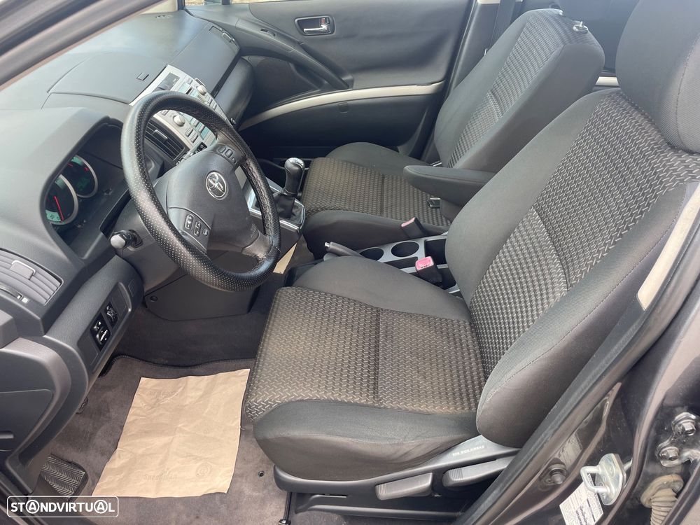 Toyota Corolla Verso 2.2 D-4D - 8
