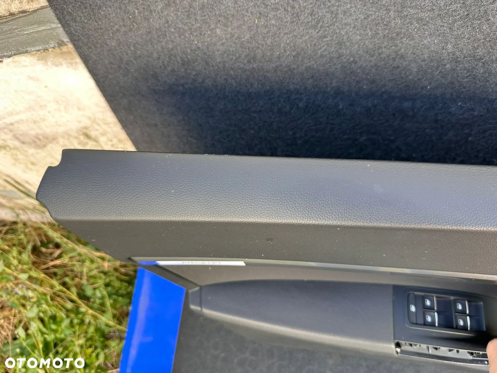 Tapicerka, boczek drzwi lewy przód Seat Ateca - 8