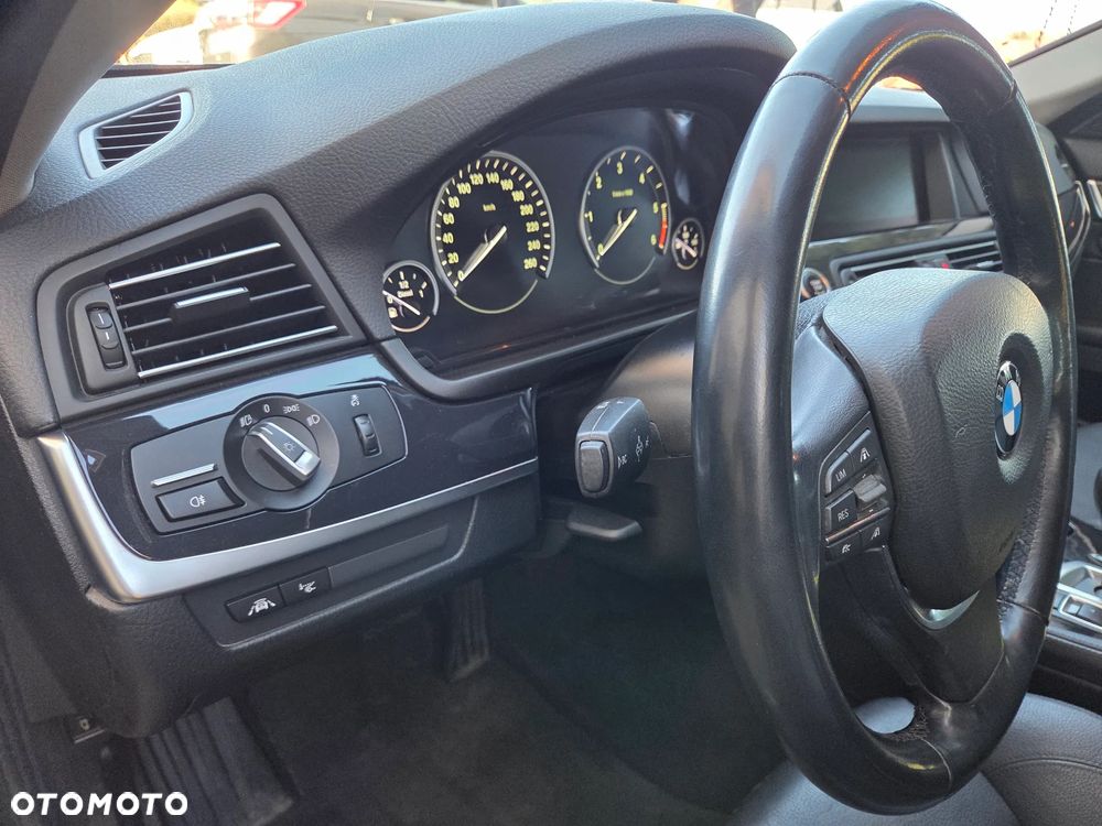 BMW Seria 5 520d Sport - 17