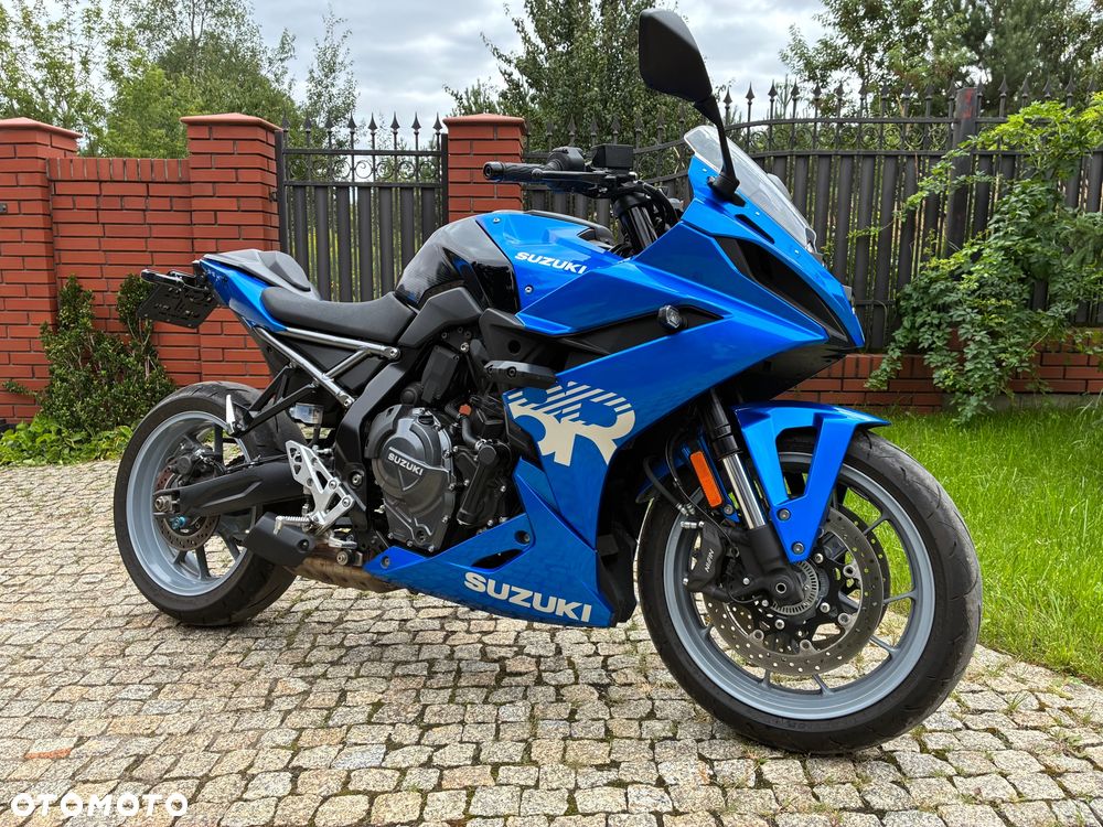 Suzuki GSX - 2